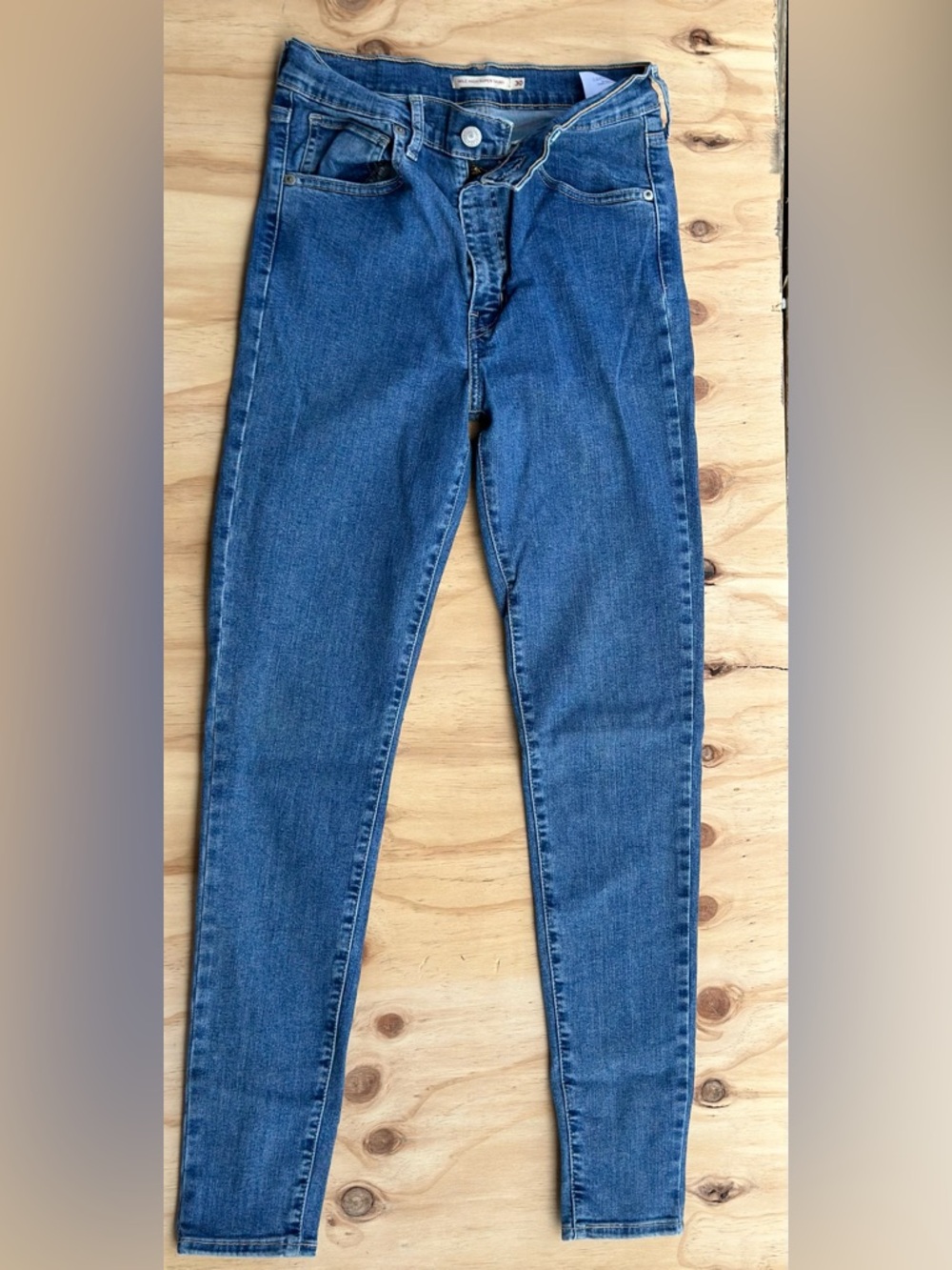 Levis High-Rise Skinny Jeans